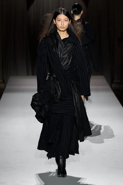 Look 11
